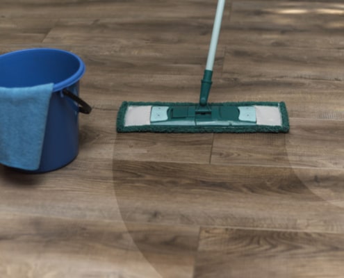 Astuces pour réussir le nettoyage d'un parquet en bois très sale